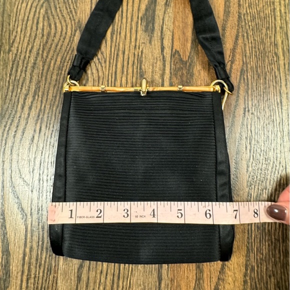 Vintage black and gold satin evening handbag - Picture 8 of 9